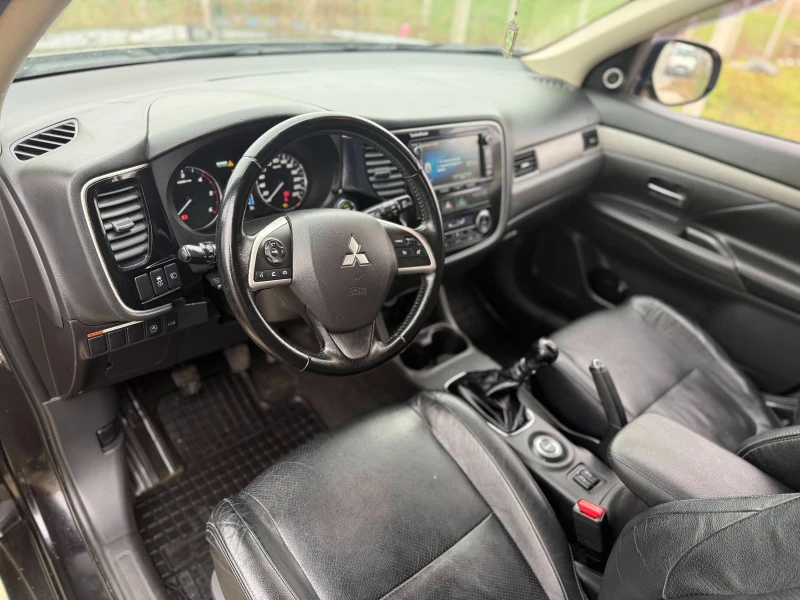 Mitsubishi Outlander 2.2 DiD, снимка 13 - Автомобили и джипове - 52803333