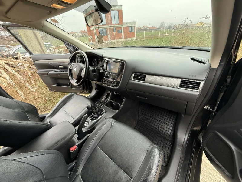 Mitsubishi Outlander 2.2 DiD, снимка 11 - Автомобили и джипове - 52803333
