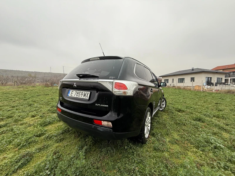 Mitsubishi Outlander 2.2 DiD, снимка 3 - Автомобили и джипове - 52803333