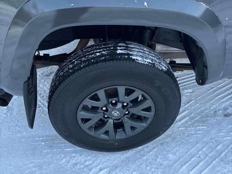 Toyota Tacoma * 4x4 Double Cab Auto * CARFAX * БЕЗ ПЪРВОНАЧАЛНА , снимка 14 - Автомобили и джипове - 53098010