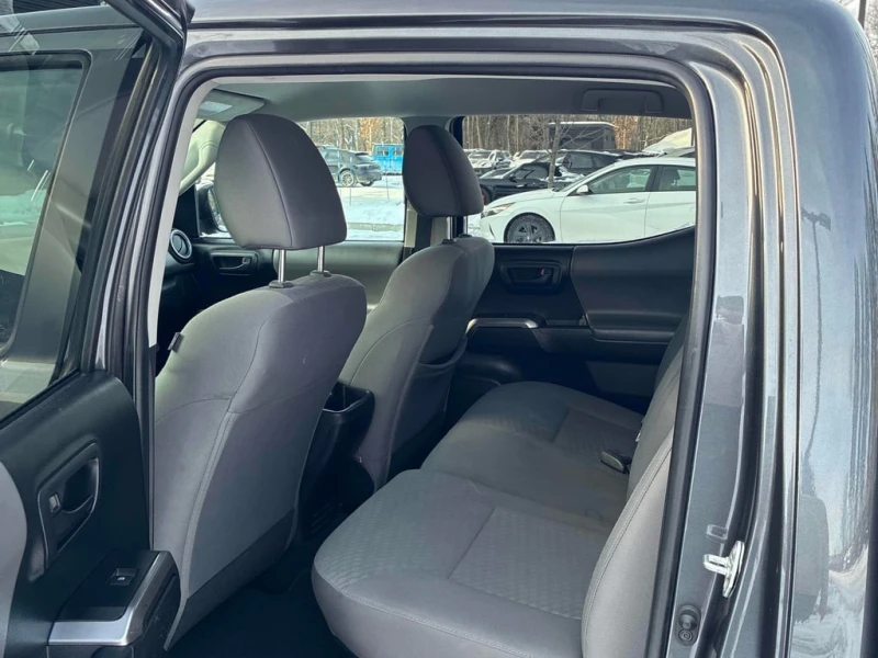 Toyota Tacoma * 4x4 Double Cab Auto * CARFAX * БЕЗ ПЪРВОНАЧАЛНА , снимка 12 - Автомобили и джипове - 53098010