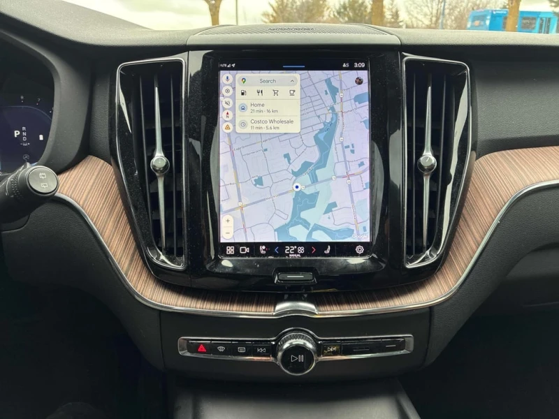 Volvo XC60 * Plus Dark Theme * ПОДГРЕВИ * КАМЕРА * CARFAX, снимка 9 - Автомобили и джипове - 53403676