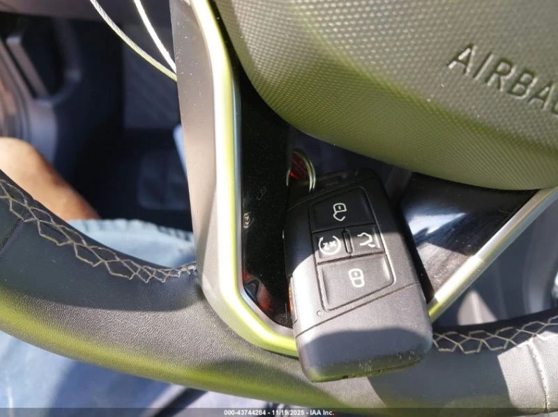 VW Taos Volkswagen 1.5T Se, снимка 11 - Автомобили и джипове - 53453775