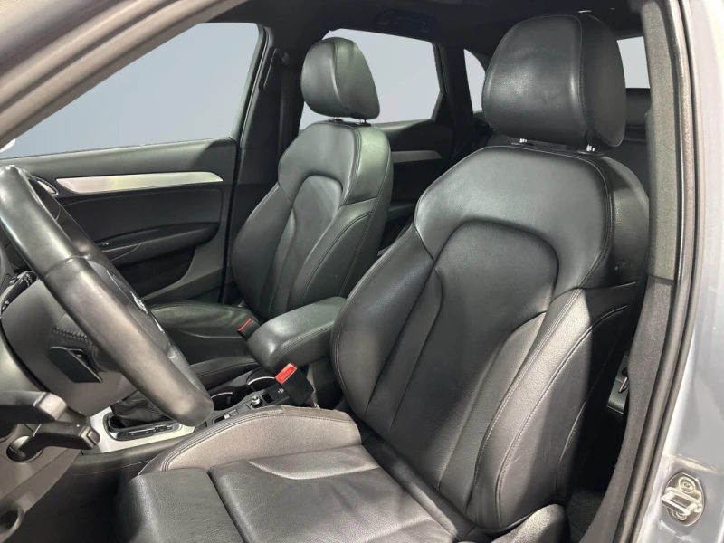 Audi Q3 2.0 TFSI Progressiv S Line/Leather/NAVI/Sunroof/Cl, снимка 8 - Автомобили и джипове - 53497812