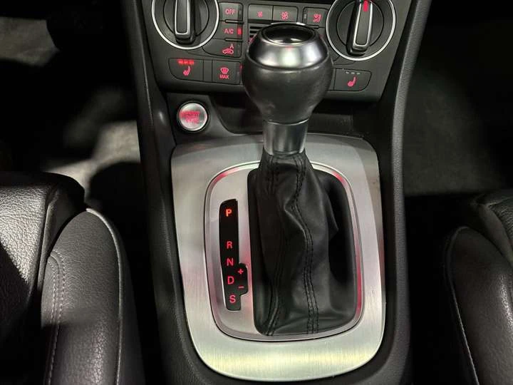 Audi Q3 2.0 TFSI Progressiv S Line/Leather/NAVI/Sunroof/Cl, снимка 12 - Автомобили и джипове - 53497812