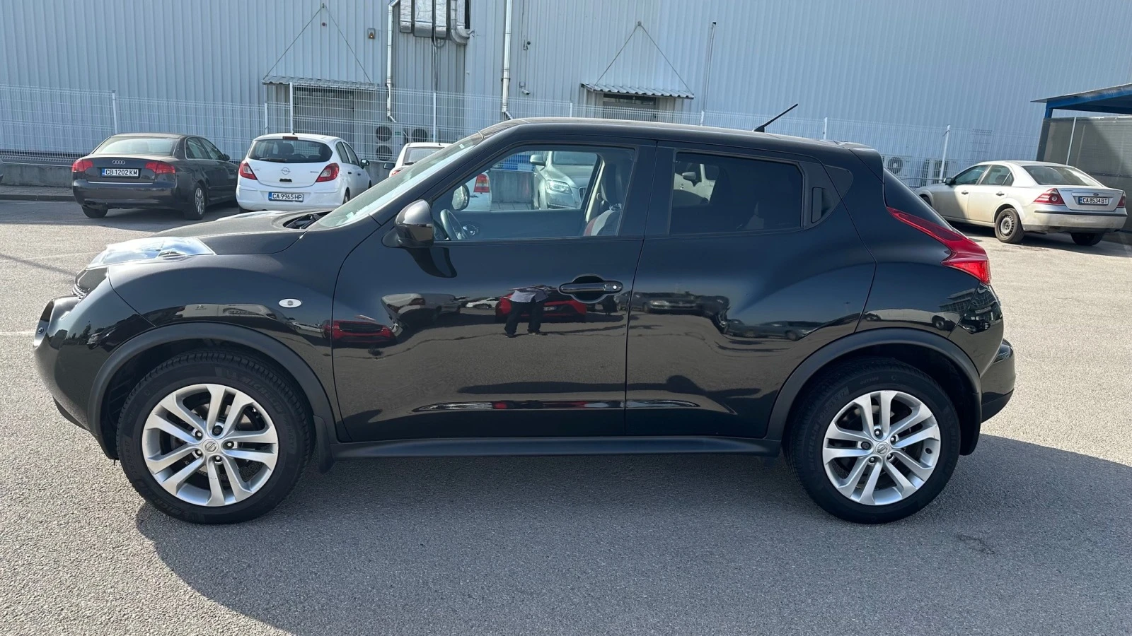 Nissan Juke 1.6 Бензин Автоматик - изображение 2