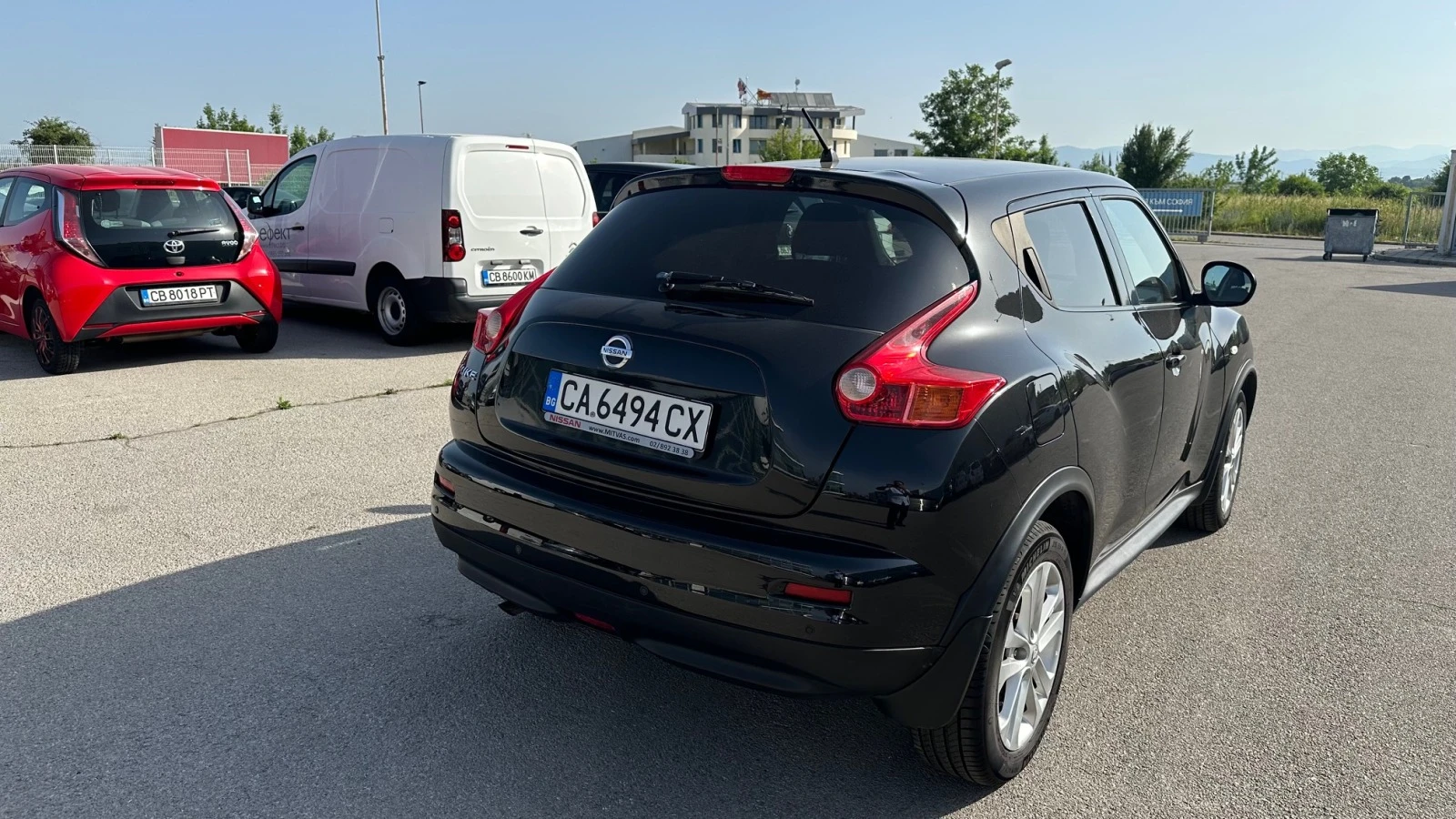 Nissan Juke 1.6 Бензин Автоматик - изображение 6