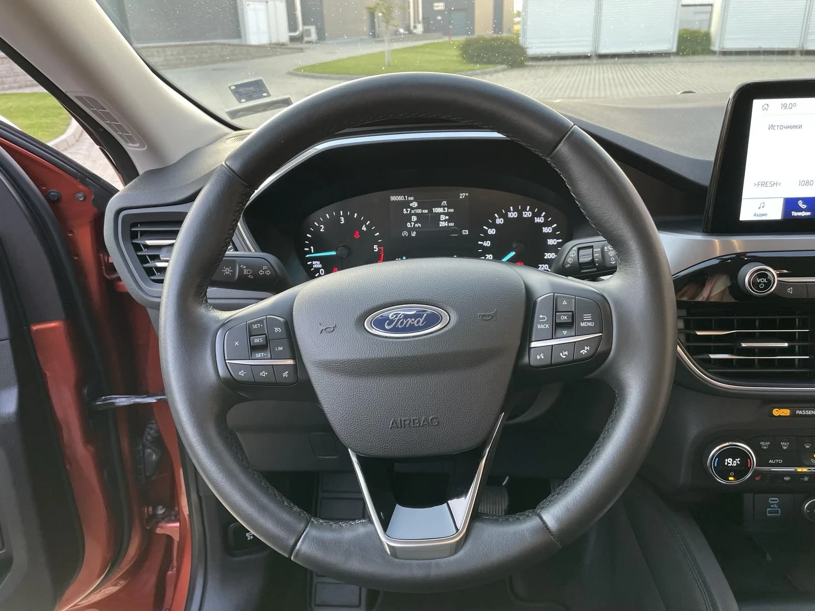 Ford Kuga SUV - изображение 9