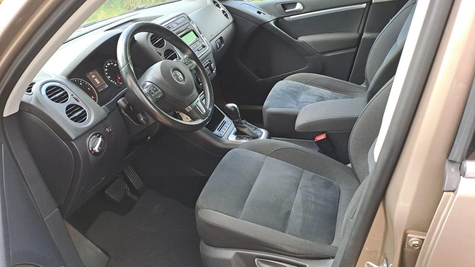 VW Tiguan 2.0 TDI-4X4-HIGHLINE-DSG-LED - изображение 7