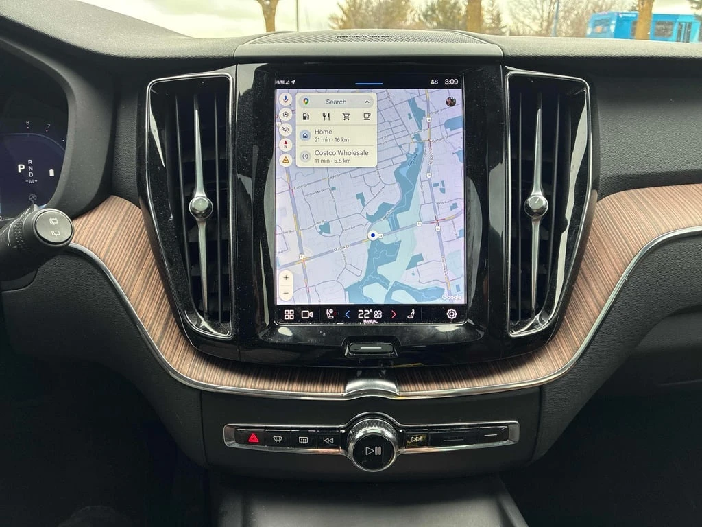 Volvo XC60 * Plus Dark Theme * ПОДГРЕВИ * КАМЕРА * CARFAX - изображение 9