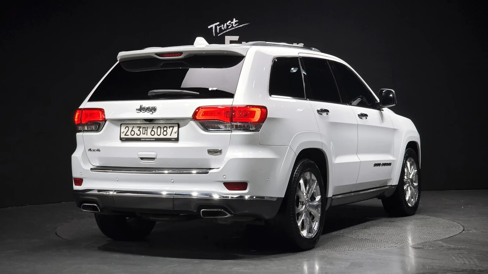 Jeep Grand cherokee SUMMIT / DISTRONIC / АВТ.ПАРКИРАНЕ / ОБДУХ / ФУЛЛ , снимка 2 - Автомобили и джипове - 54060466