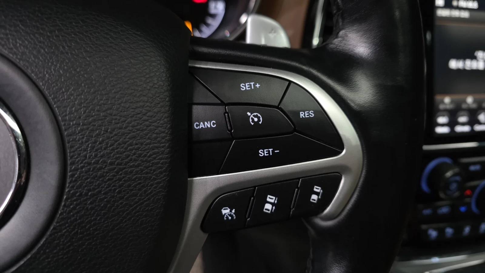 Jeep Grand cherokee SUMMIT / DISTRONIC / АВТ.ПАРКИРАНЕ / ОБДУХ / ФУЛЛ , снимка 11 - Автомобили и джипове - 54060466