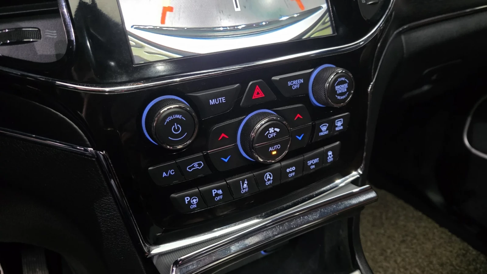 Jeep Grand cherokee SUMMIT / DISTRONIC / АВТ.ПАРКИРАНЕ / ОБДУХ / ФУЛЛ , снимка 13 - Автомобили и джипове - 54060466