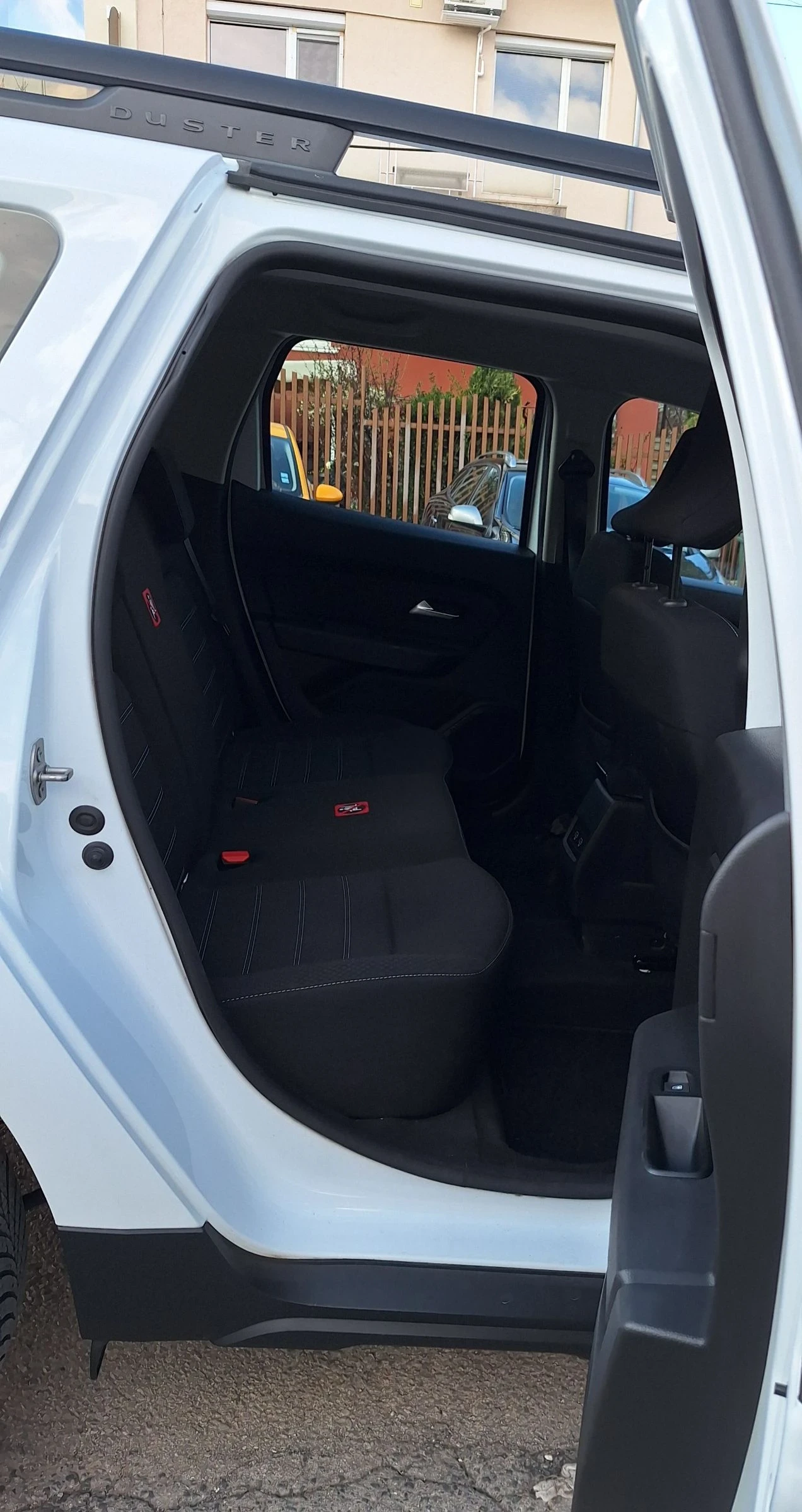 Dacia Duster 4x4 1.5 dCi 115 к.с. 2022г 39 000км., 6скорости , снимка 12 - Автомобили и джипове - 54184771