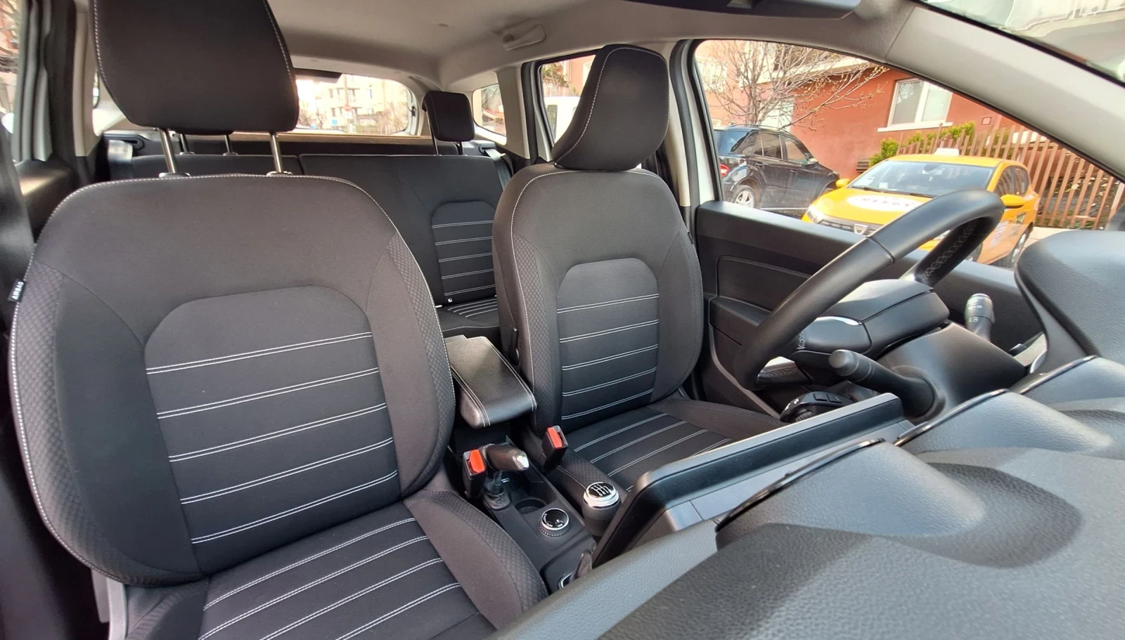 Dacia Duster 4x4 1.5 dCi 115 к.с. 2022г 39 000км., 6скорости , снимка 5 - Автомобили и джипове - 54184771