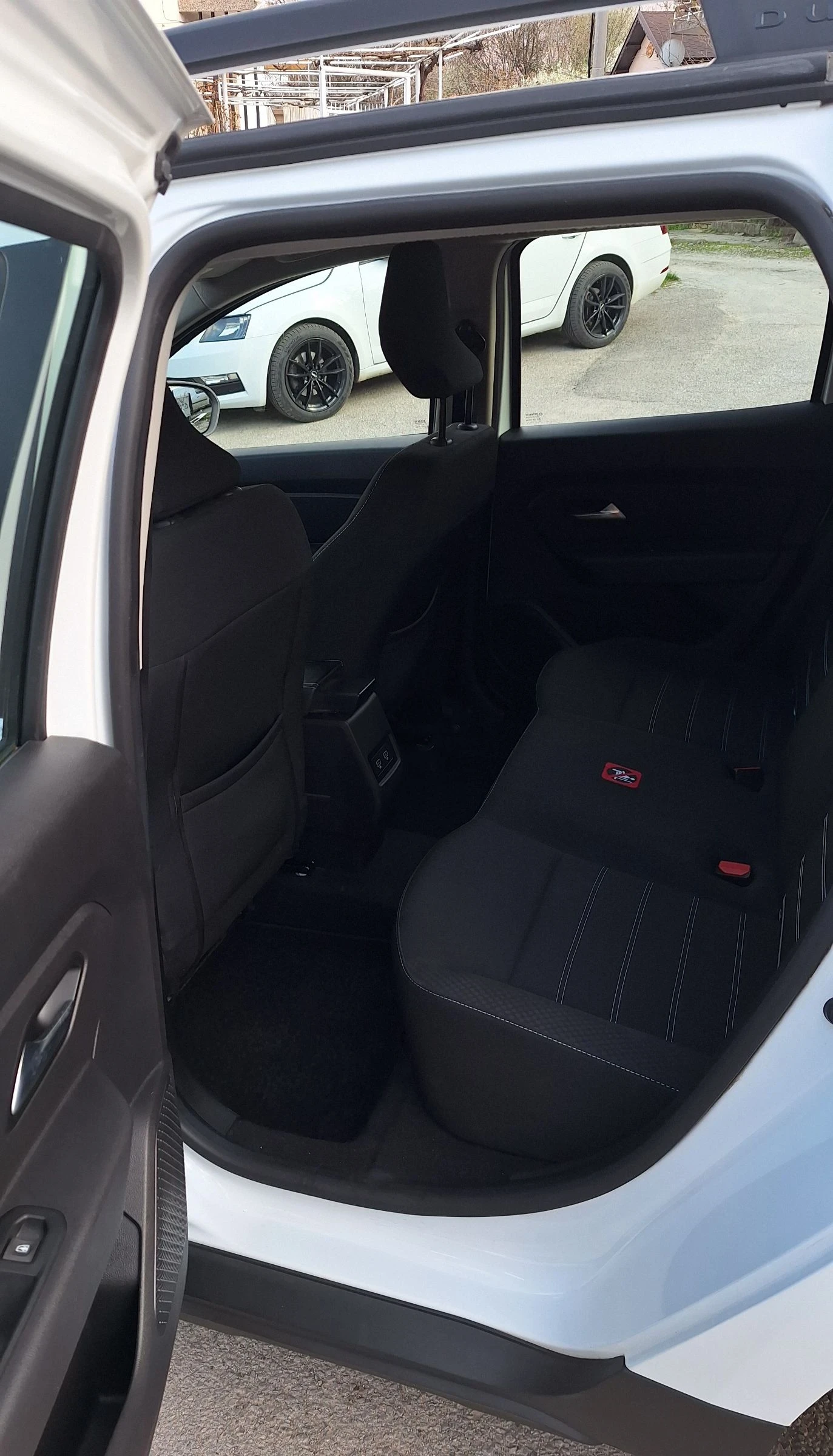 Dacia Duster 4x4 1.5 dCi 115 к.с. 2022г 39 000км., 6скорости , снимка 13 - Автомобили и джипове - 54184771