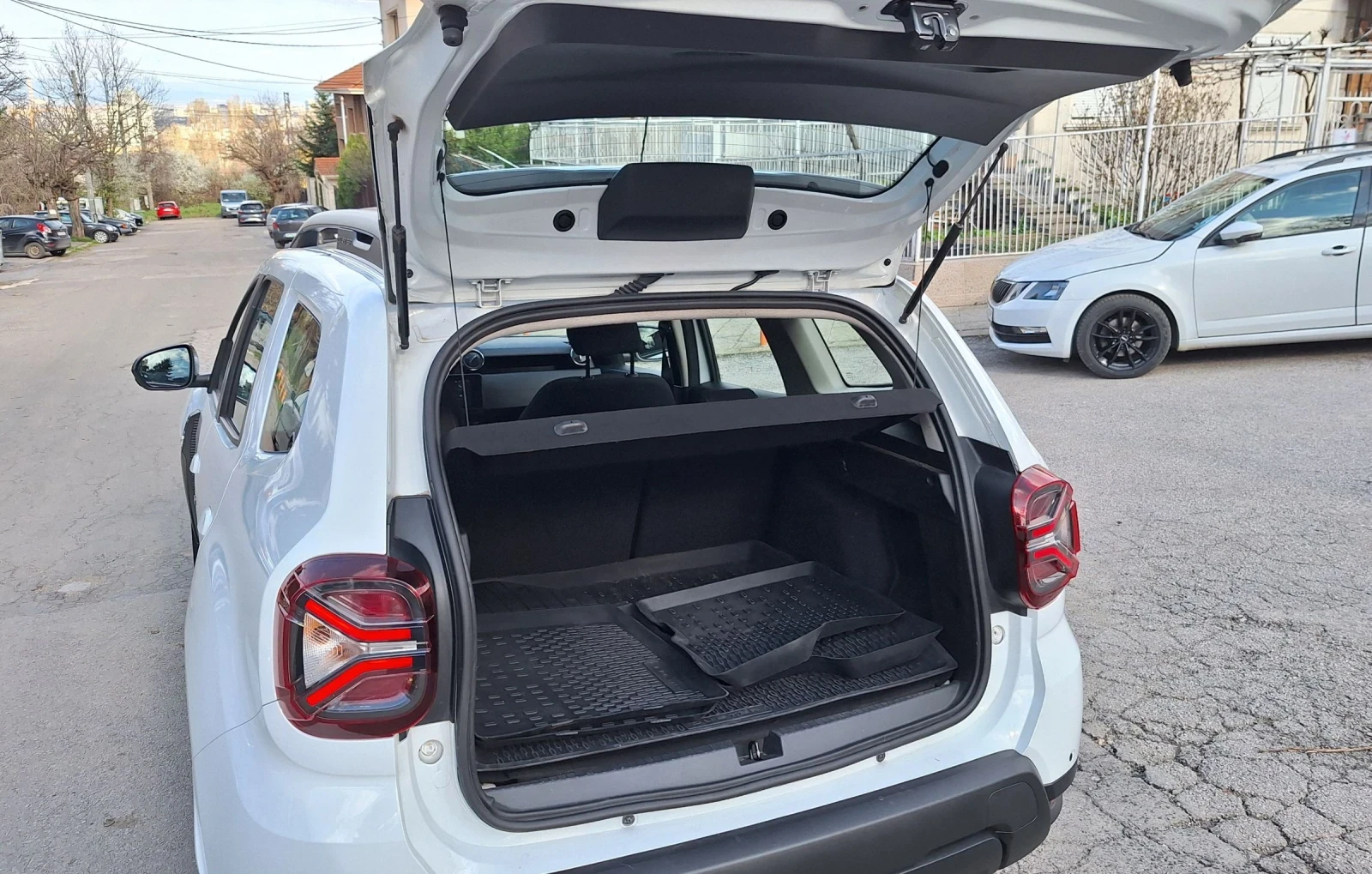 Dacia Duster 4x4 1.5 dCi 115 к.с. 2022г 39 000км., 6скорости , снимка 16 - Автомобили и джипове - 54184771