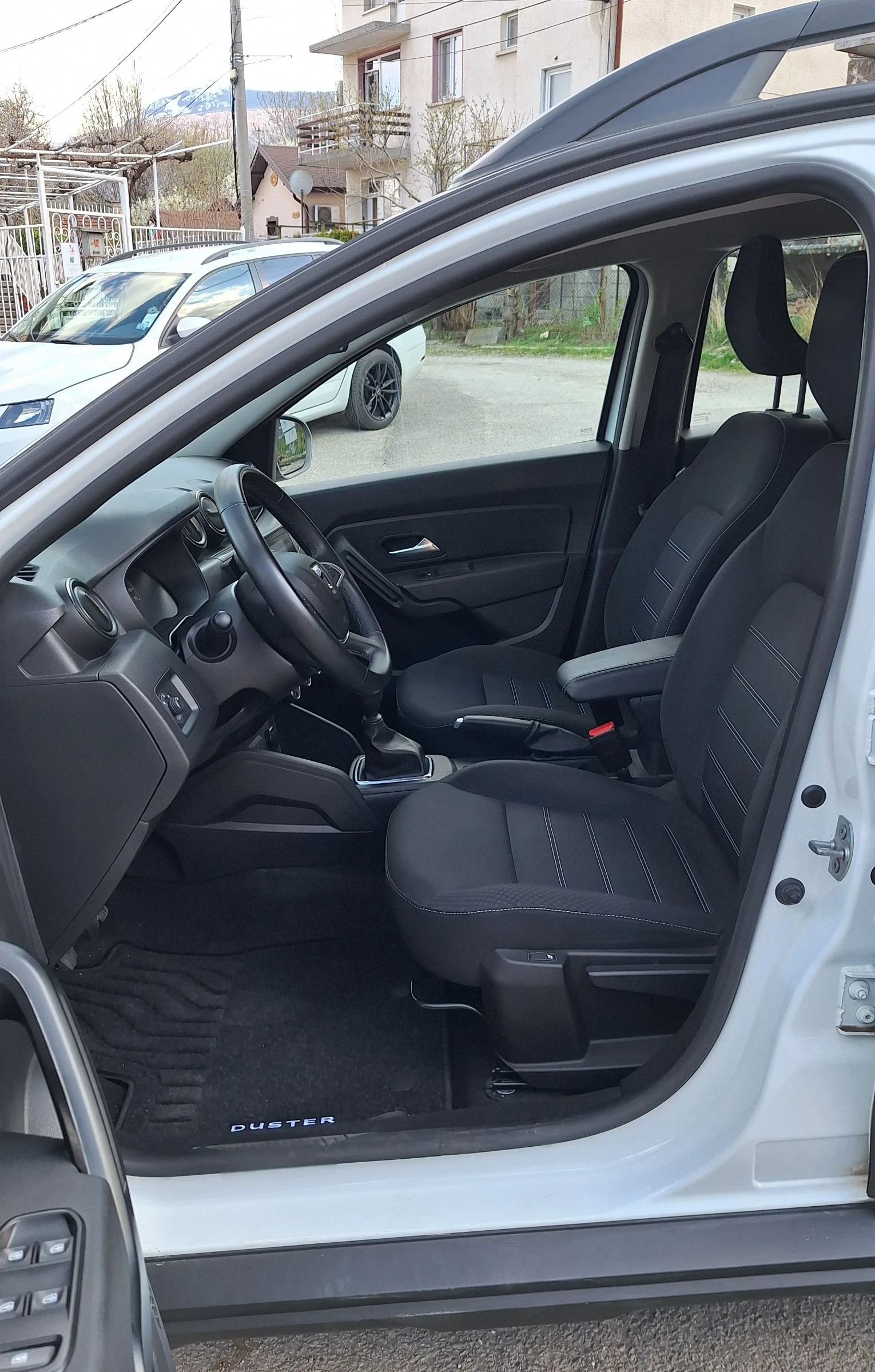 Dacia Duster 4x4 1.5 dCi 115 к.с. 2022г 39 000км., 6скорости , снимка 6 - Автомобили и джипове - 54184771