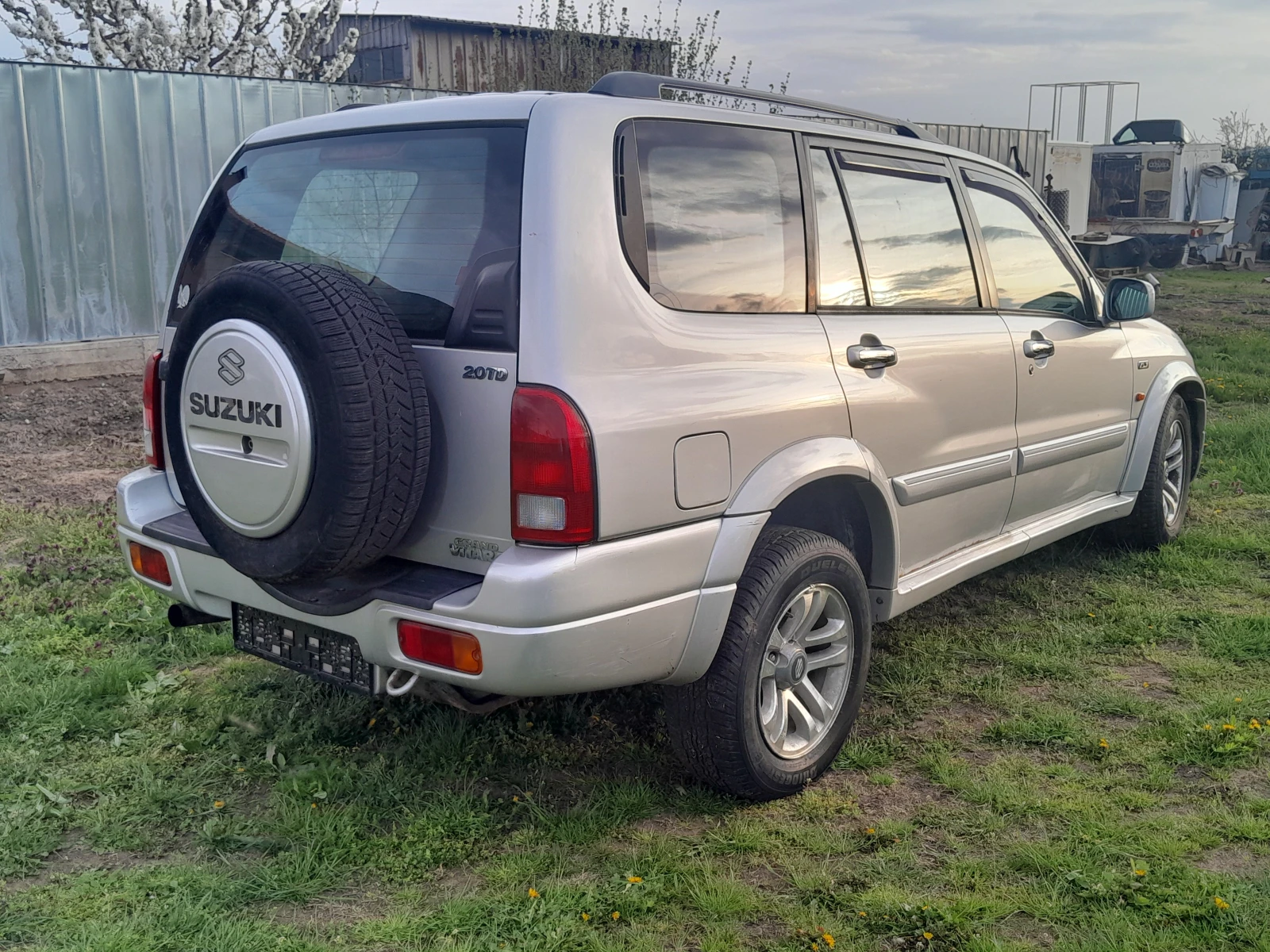 Suzuki Grand vitara 2.0TD HL7 Брякуван!, снимка 2 - Автомобили и джипове - 54221155