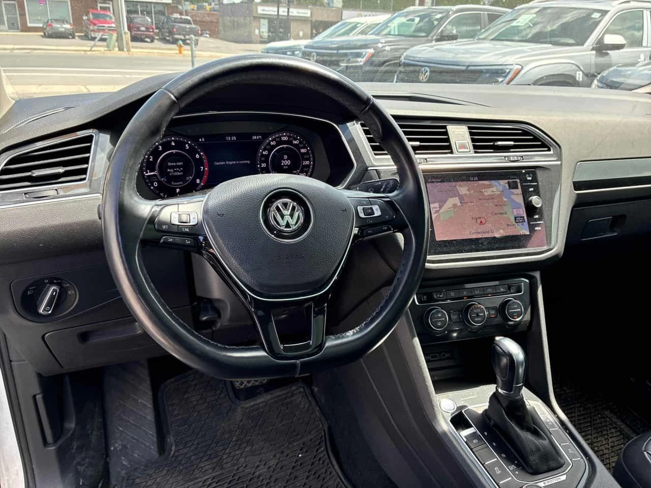 VW Tiguan * Highline * ГЛАВНО ПРЕДСТАВИТЕЛСТВО* , снимка 12 - Автомобили и джипове - 54618861