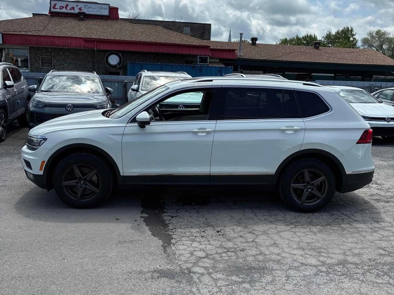 VW Tiguan * Highline * ГЛАВНО ПРЕДСТАВИТЕЛСТВО* , снимка 3 - Автомобили и джипове - 54618861