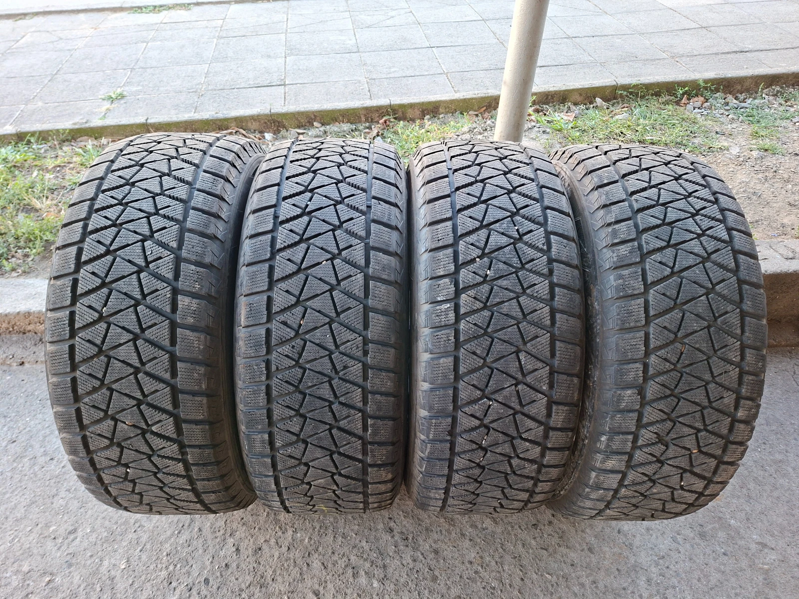 Гуми Зимни 285/60R18