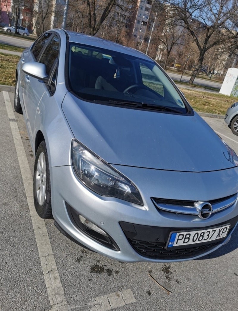 Opel Astra 1.6 CDTi, снимка 2 - Автомобили и джипове - 45211602