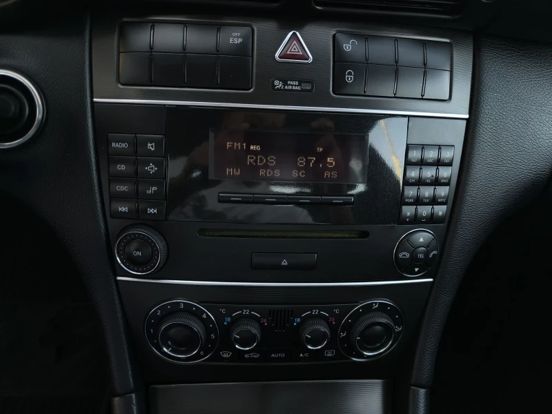 Mercedes-Benz C 220 CDI FACELIFT AMG КОЖА, снимка 12 - Автомобили и джипове - 51433337