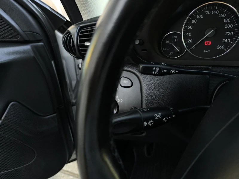 Mercedes-Benz C 220 CDI FACELIFT AMG КОЖА, снимка 10 - Автомобили и джипове - 51433337