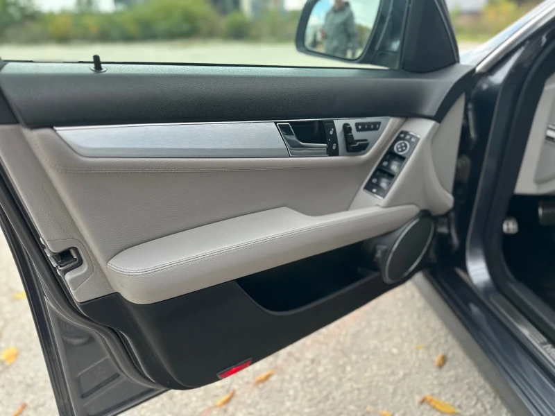 Mercedes-Benz C 320 3.2 CDI 4Matic AMG packet, снимка 10 - Автомобили и джипове - 52109327