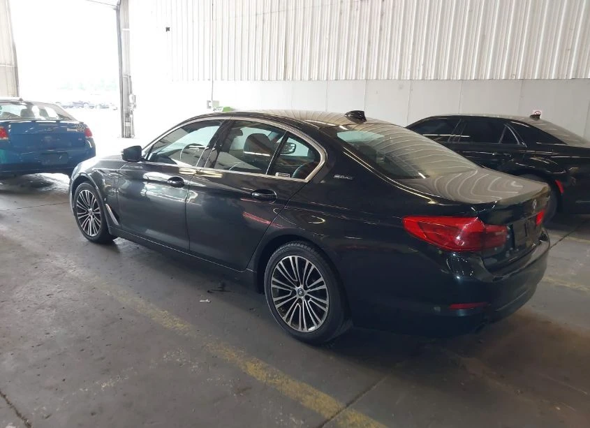 BMW 530E  - изображение 3