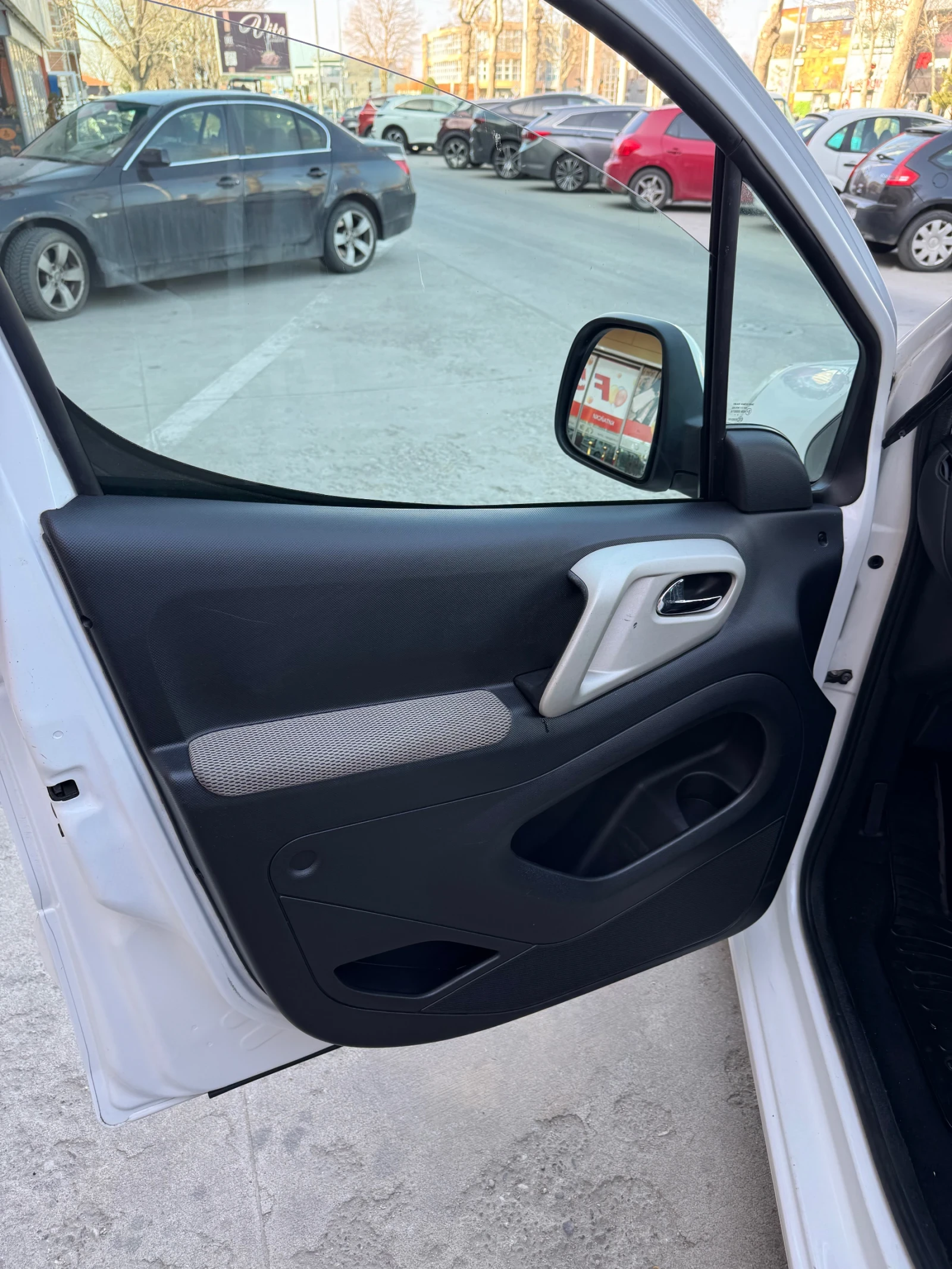 Citroen Berlingo 1.6 ehdi , снимка 11 - Автомобили и джипове - 53892047