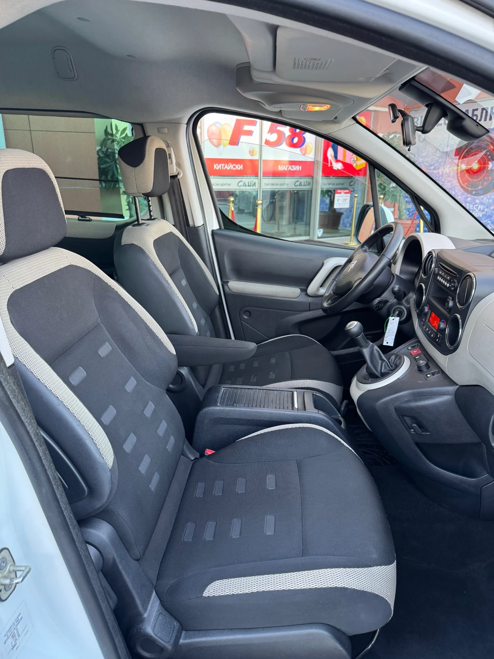 Citroen Berlingo 1.6 ehdi , снимка 14 - Автомобили и джипове - 53892047
