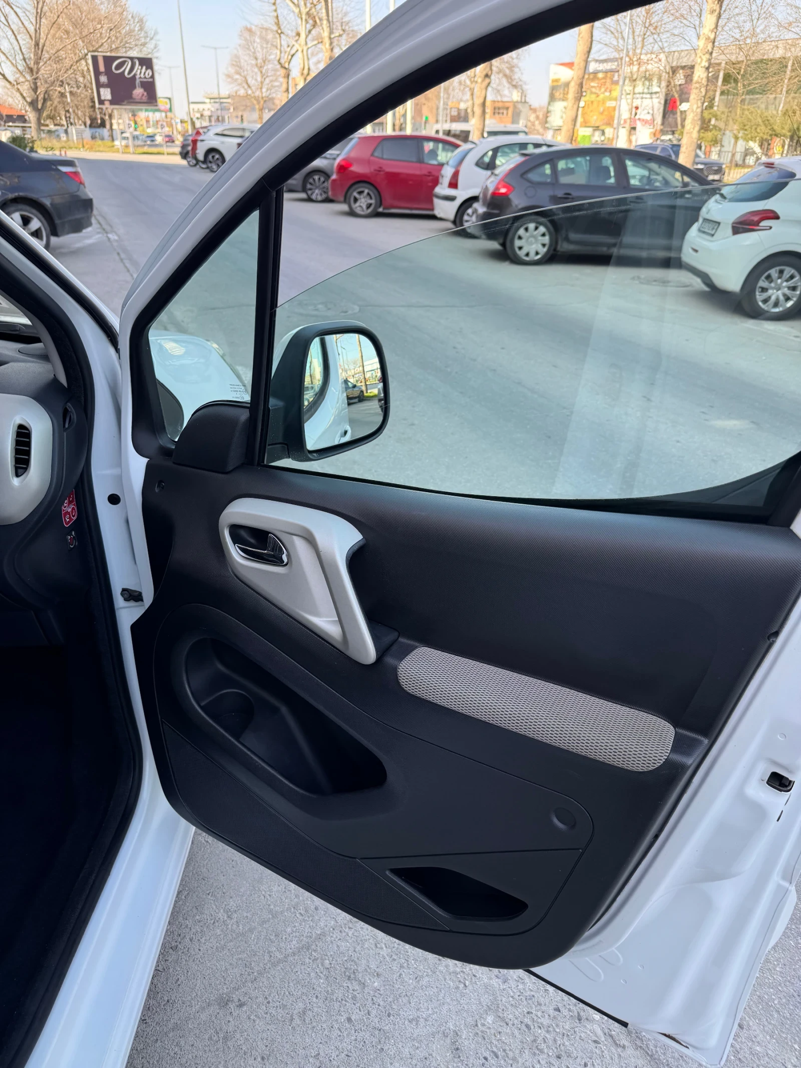 Citroen Berlingo 1.6 ehdi , снимка 15 - Автомобили и джипове - 53892047