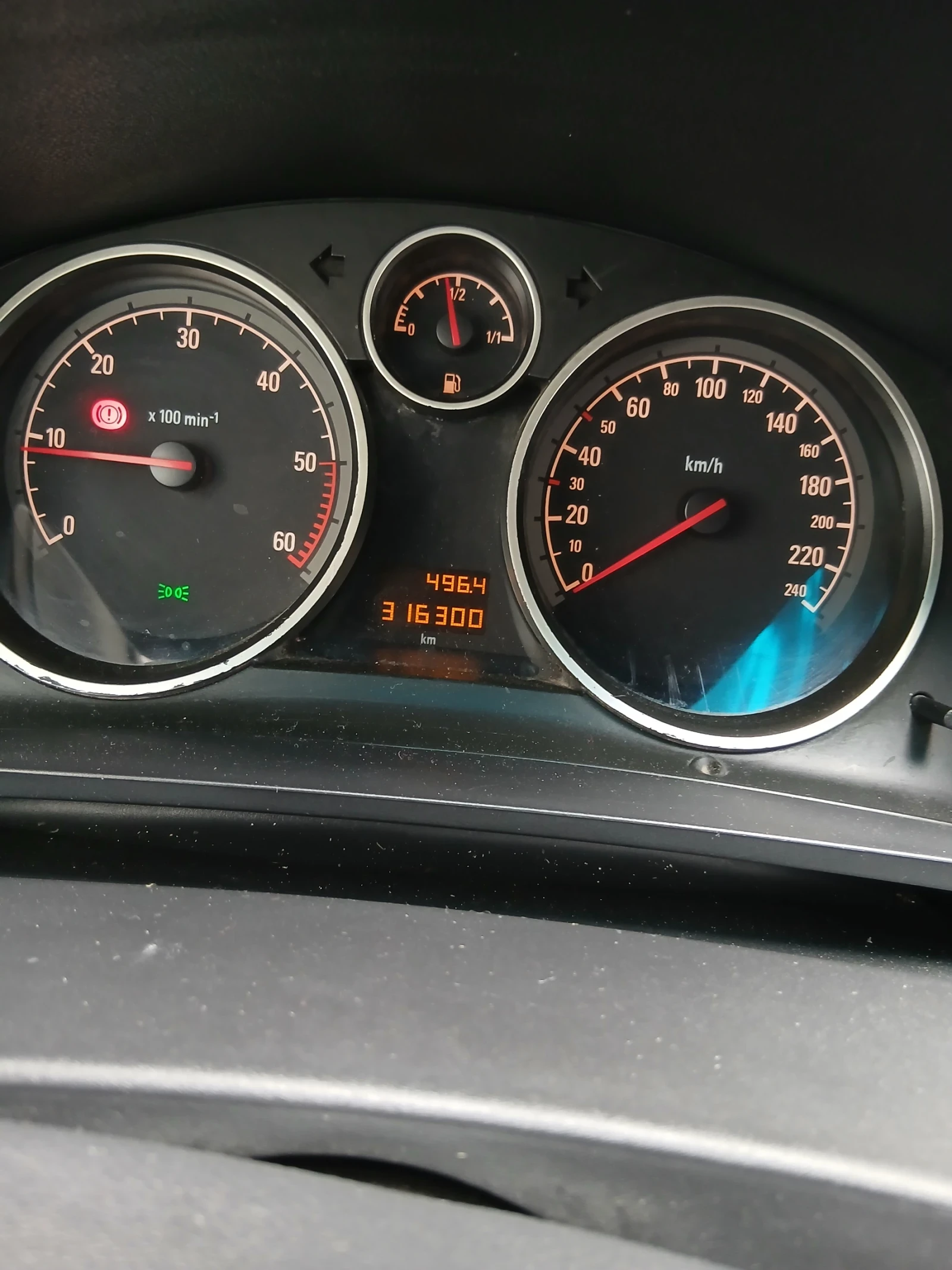 Opel Zafira 1, 9 CDTI, снимка 4 - Автомобили и джипове - 54033532