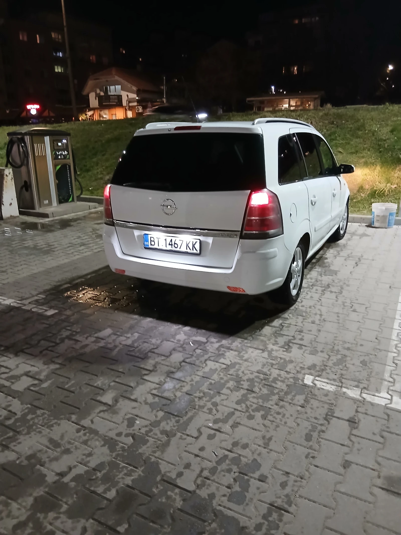 Opel Zafira 1, 9 CDTI, снимка 3 - Автомобили и джипове - 54033532