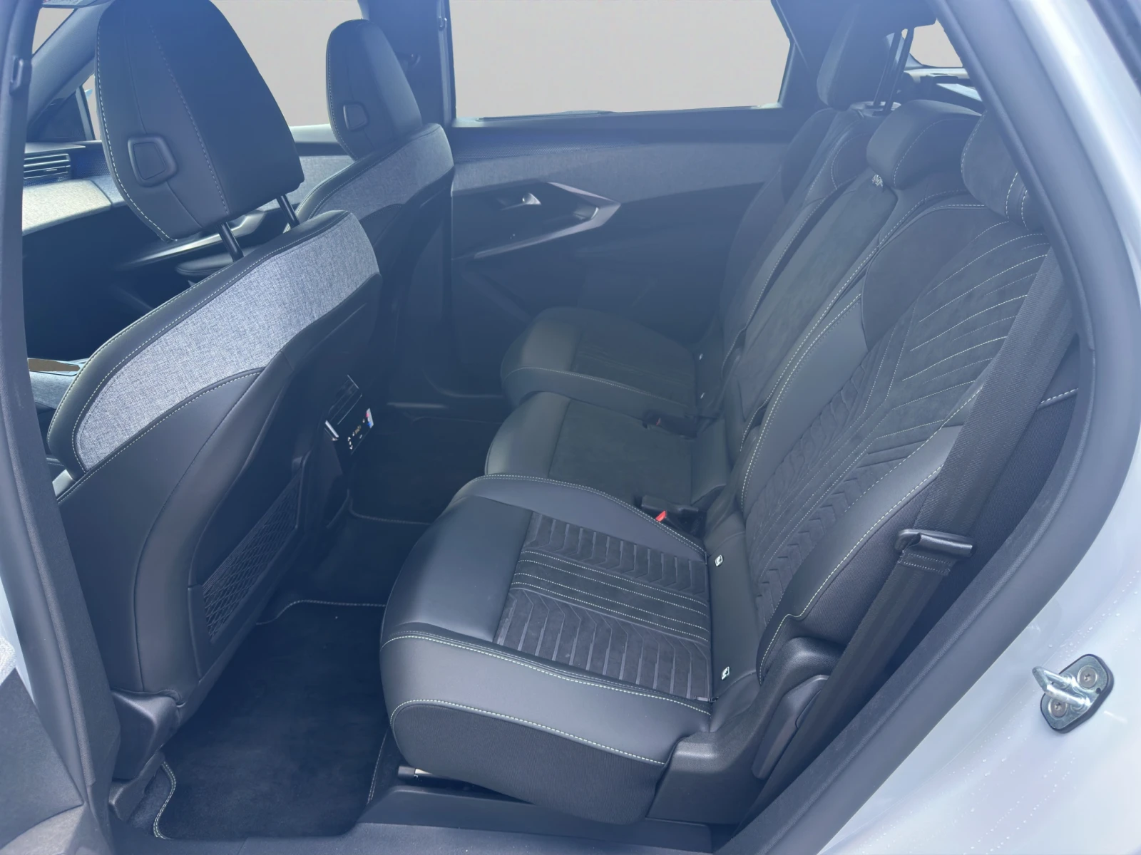 Peugeot 5008 PEUGEOT 5008 GT EXCLUSIVE 1.6 PLUG IN HYBRID e-DCS, снимка 11 - Автомобили и джипове - 54718884