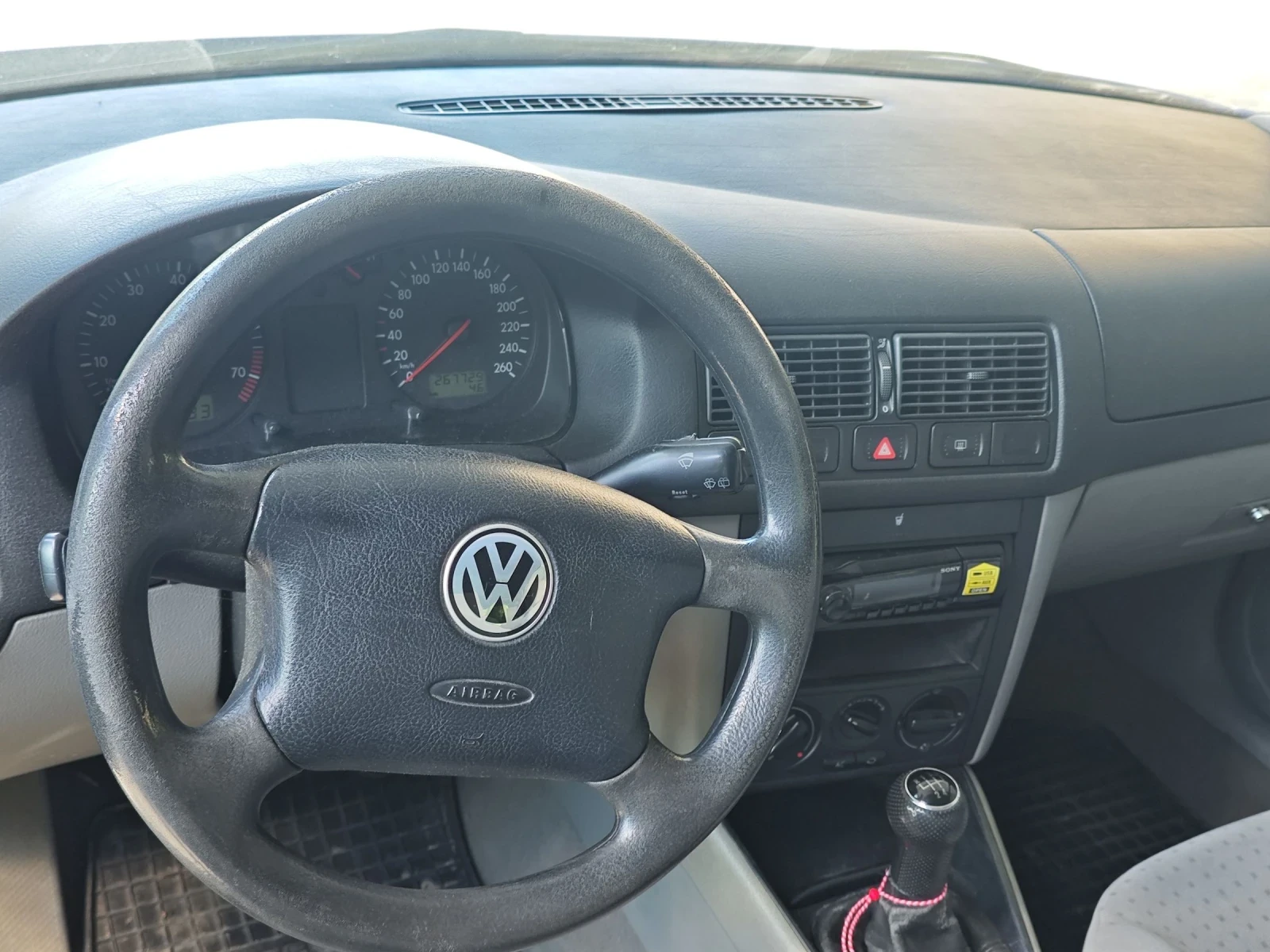 VW Golf 1.6, снимка 7 - Автомобили и джипове - 54812364