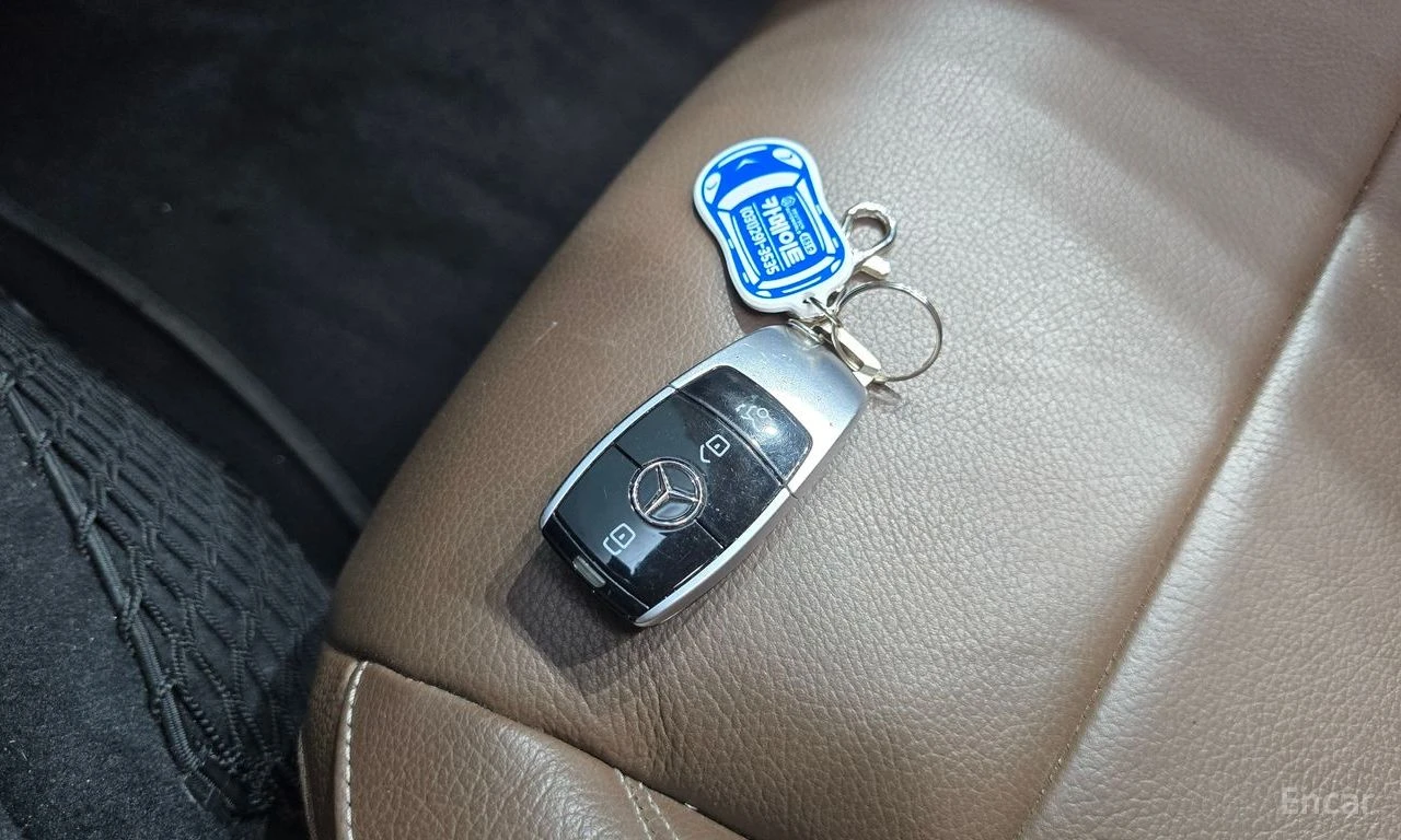 Mercedes-Benz E 300 Avantgarde* ПОДГРЕВ* КАМЕРА* KEYLESS* ШИБИДАХ* , снимка 13 - Автомобили и джипове - 54895066