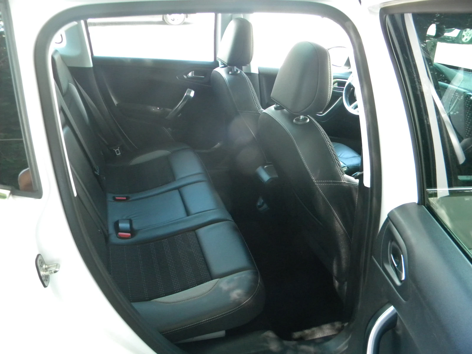 Peugeot 2008 1.6ecoHDI* ALLURE* KATO НОВО* EURO6B, снимка 11 - Автомобили и джипове - 54957933