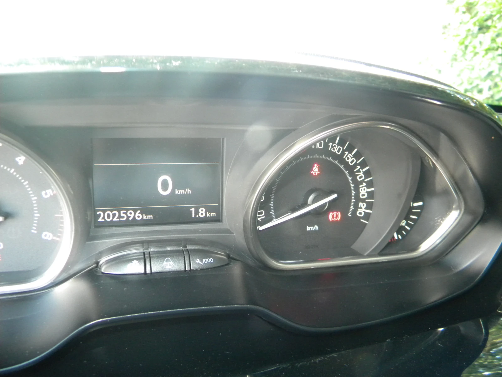 Peugeot 2008 1.6ecoHDI* ALLURE* KATO НОВО* EURO6B, снимка 9 - Автомобили и джипове - 54957933