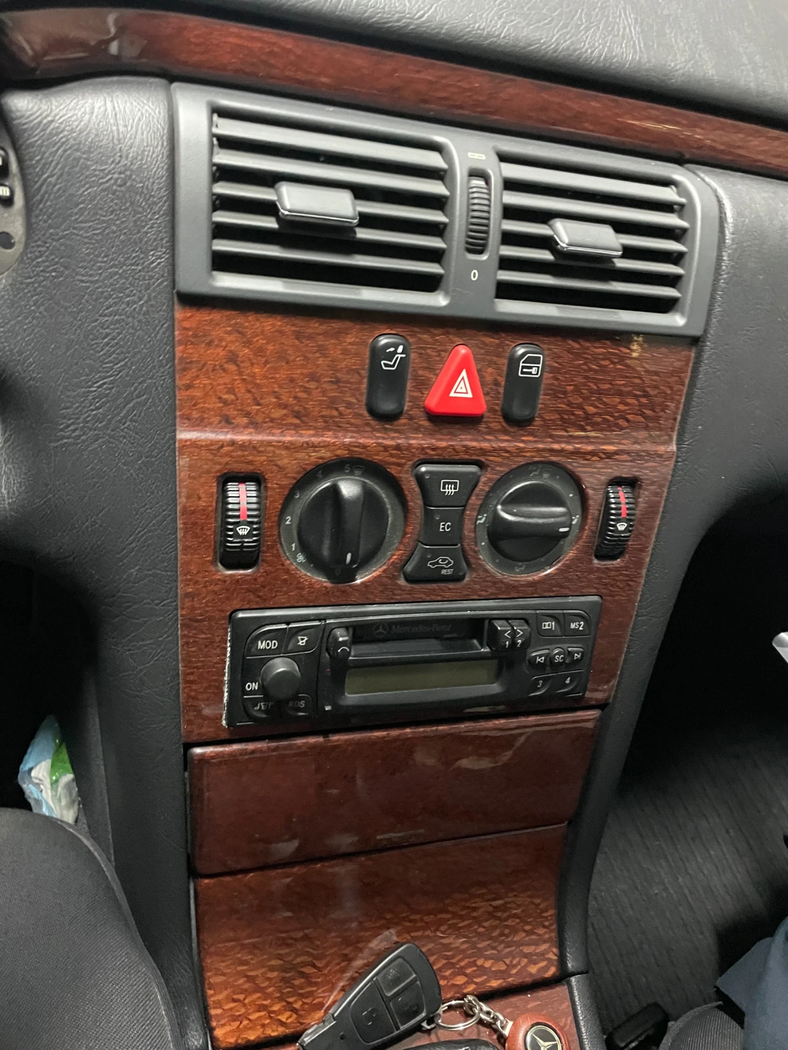 Mercedes-Benz E 220 КАТАФАЛКА НОВ!!!!  РЕТАРДЕР!!! Км 042526, снимка 10 - Автомобили и джипове - 55105725