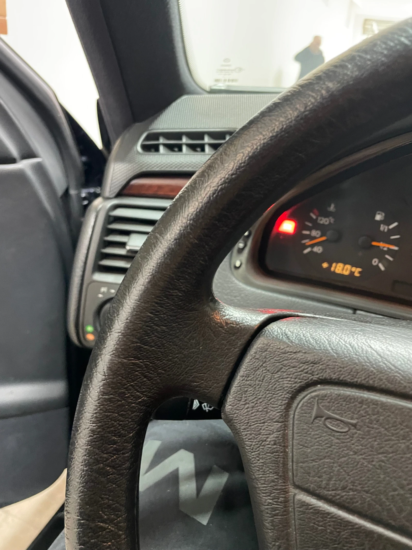 Mercedes-Benz E 220 КАТАФАЛКА НОВ!!!!  РЕТАРДЕР!!! Км 042526, снимка 16 - Автомобили и джипове - 55105725
