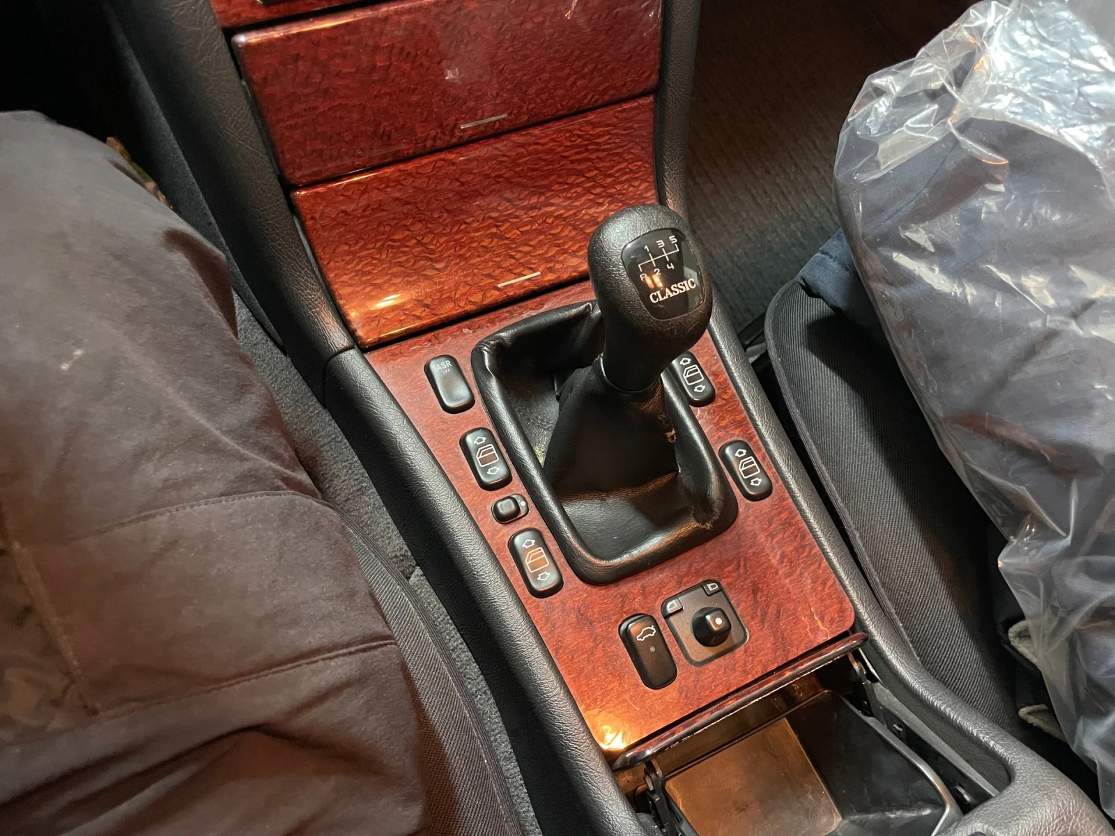 Mercedes-Benz E 220 КАТАФАЛКА НОВ!!!!  РЕТАРДЕР!!! Км 042526, снимка 15 - Автомобили и джипове - 55105725