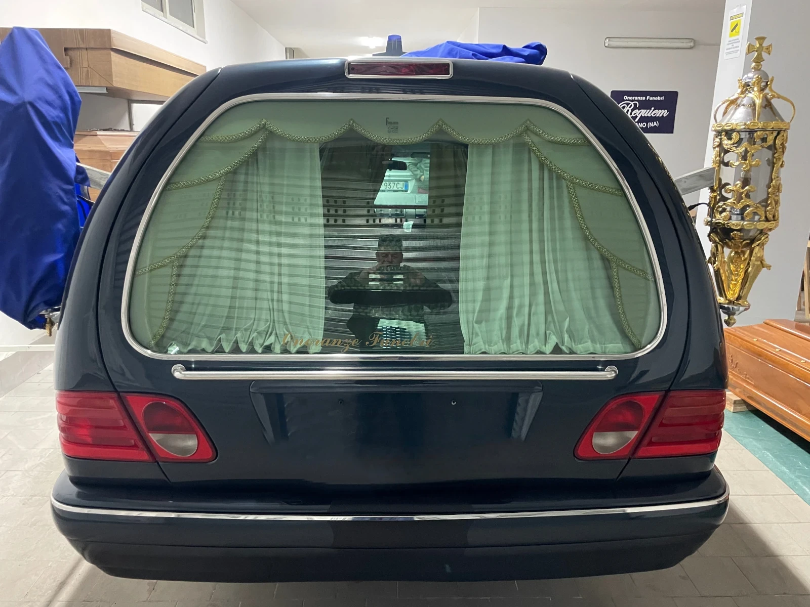 Mercedes-Benz E 220 КАТАФАЛКА НОВ!!!!  РЕТАРДЕР!!! Км 042526, снимка 6 - Автомобили и джипове - 55105725