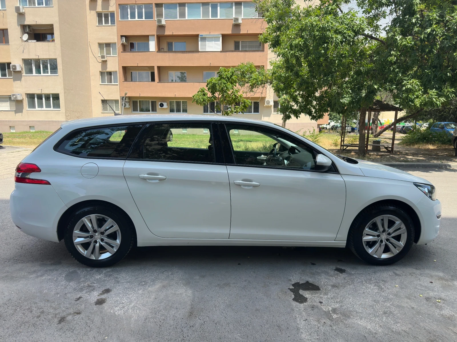 Peugeot 308 1.6HDI Камера/Автопилот/Климатроник/Парктроник, снимка 4 - Автомобили и джипове - 55389215