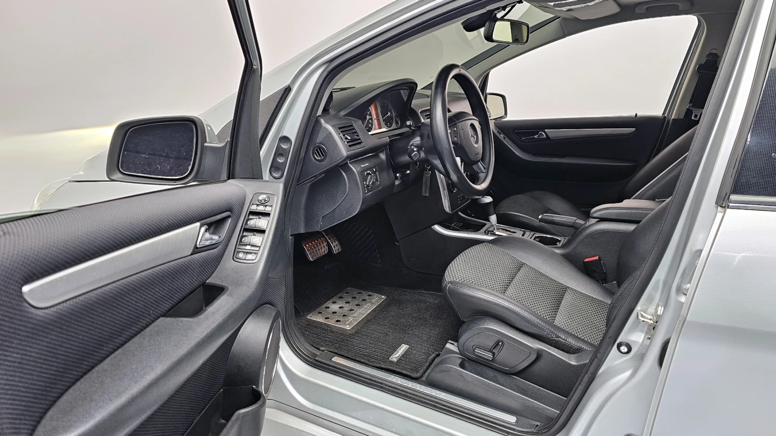 Mercedes-Benz B 200 ЛЮК* КРАЙНА ЦЕНА, снимка 11 - Автомобили и джипове - 55496186