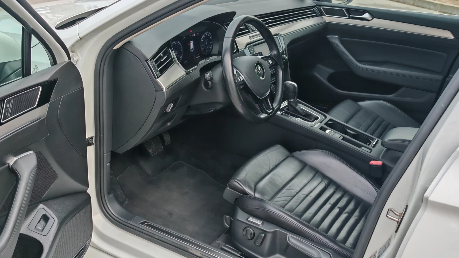 VW Passat 2.0TDi 4Motion HIGH LINE 190кс Швейцария , снимка 10 - Автомобили и джипове - 55791197