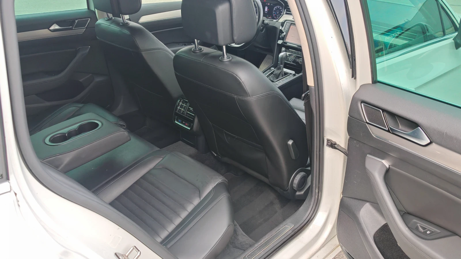 VW Passat 2.0TDi 4Motion HIGH LINE 190кс Швейцария , снимка 12 - Автомобили и джипове - 55791197