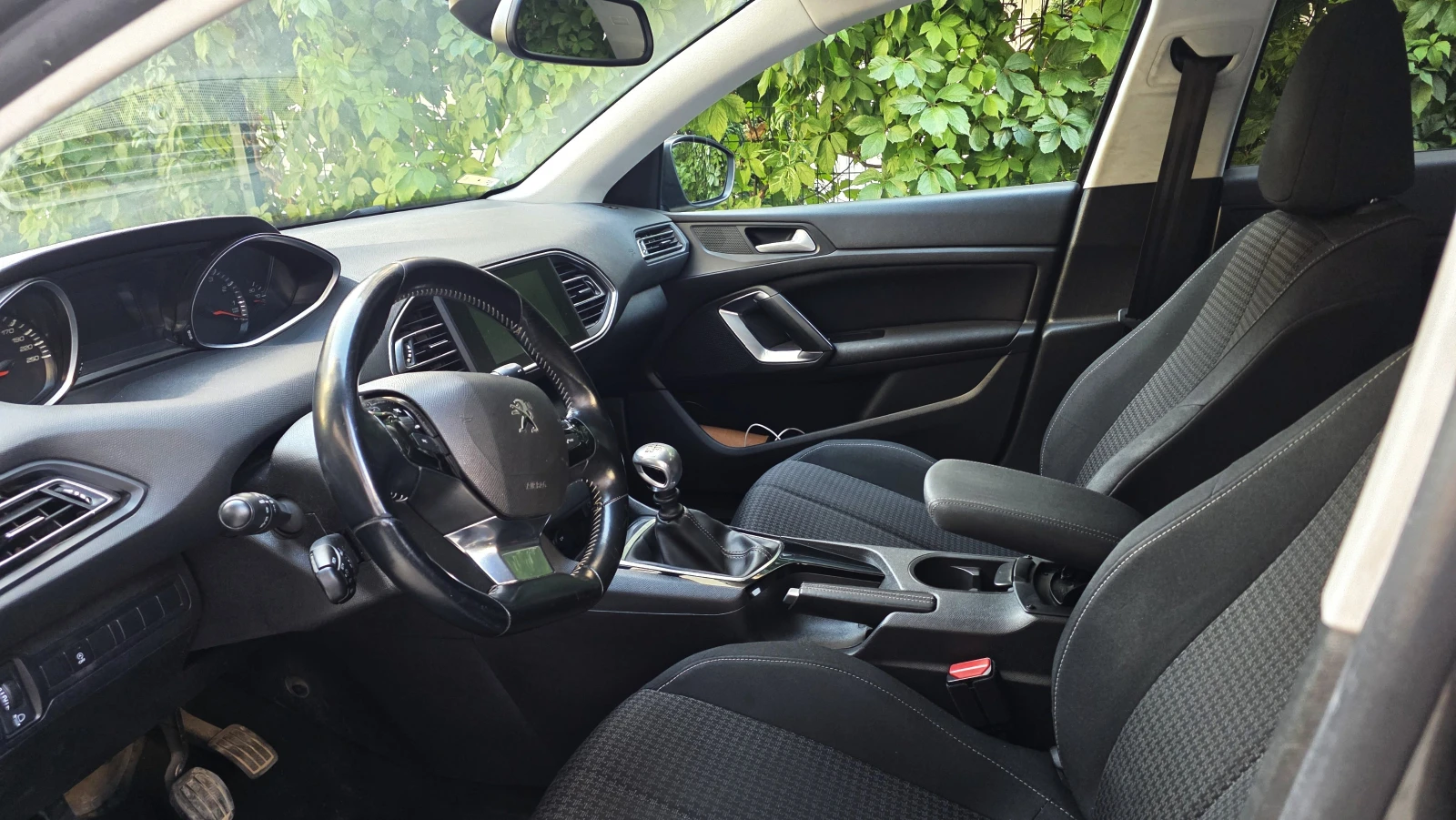 Peugeot 308 1.2 PureTech Active | Пълно сервизно досие в СФА, снимка 10 - Автомобили и джипове - 55879456